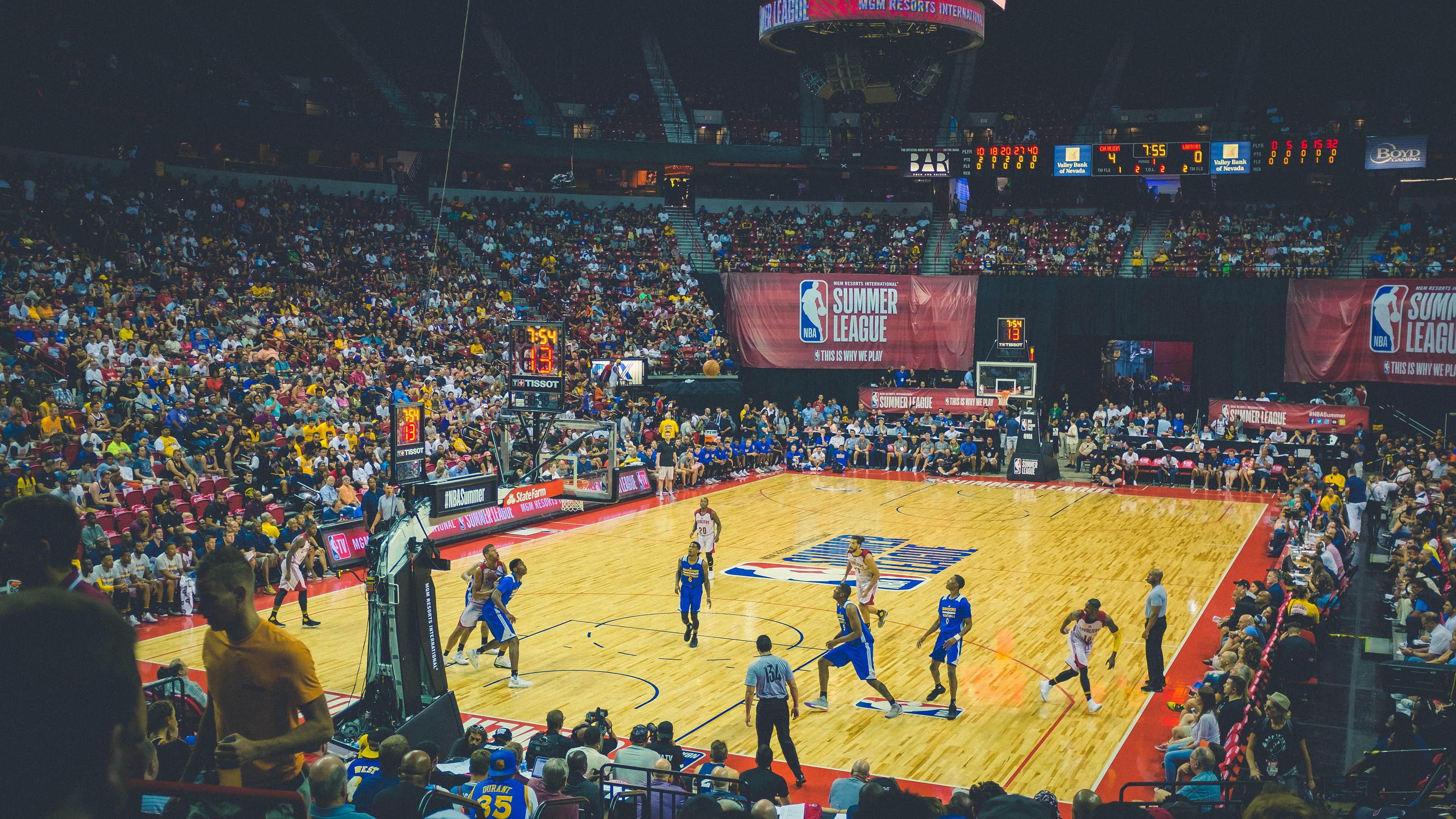 家庭支持:车手家庭背后的故事和牺牲