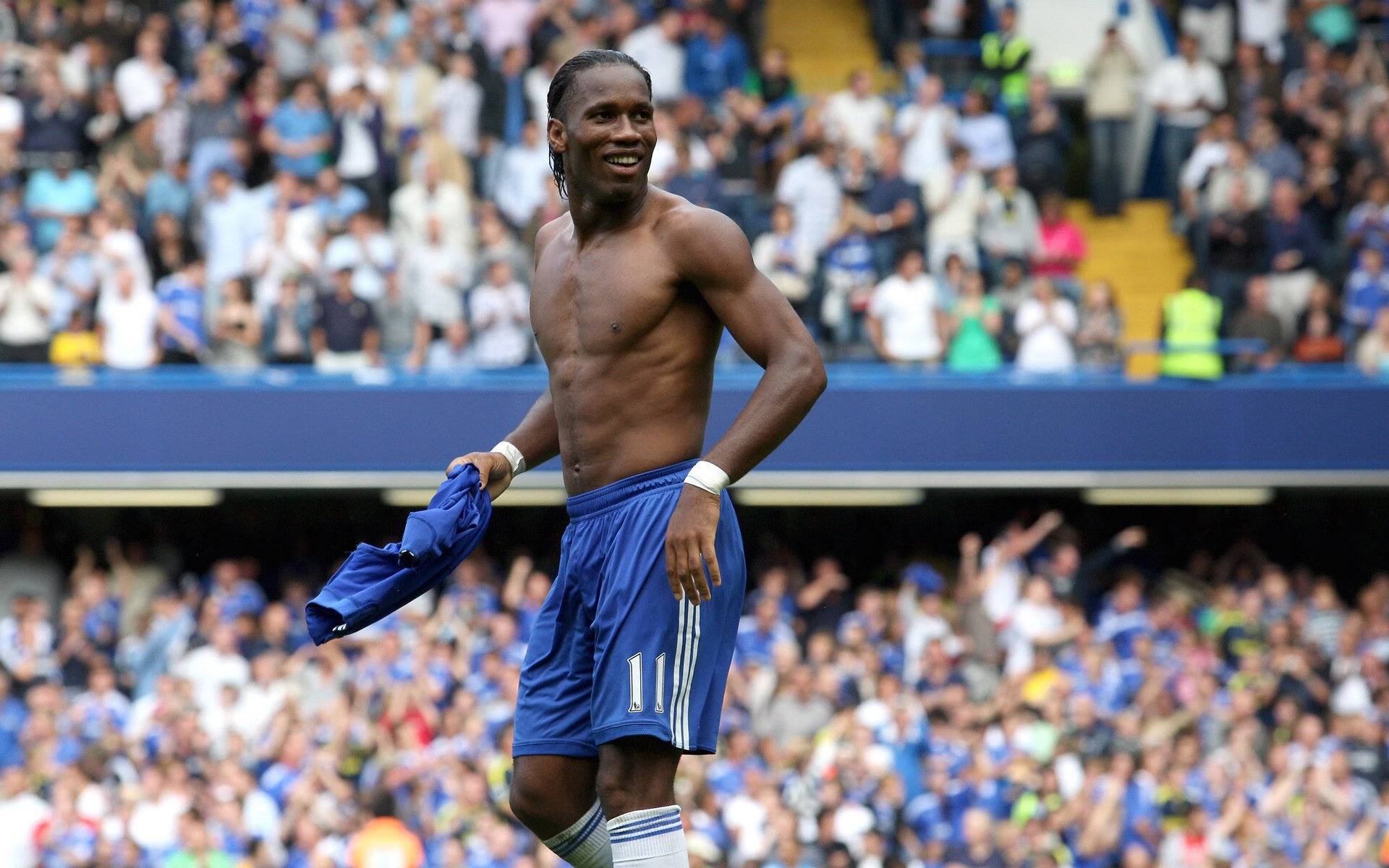 德甲激战正酣,拜仁领跑多特紧追不舍